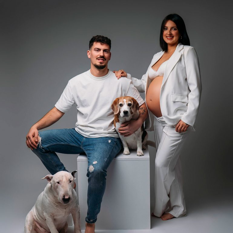 Fotografía de embarazo en estudio en San Fernando Cádiz