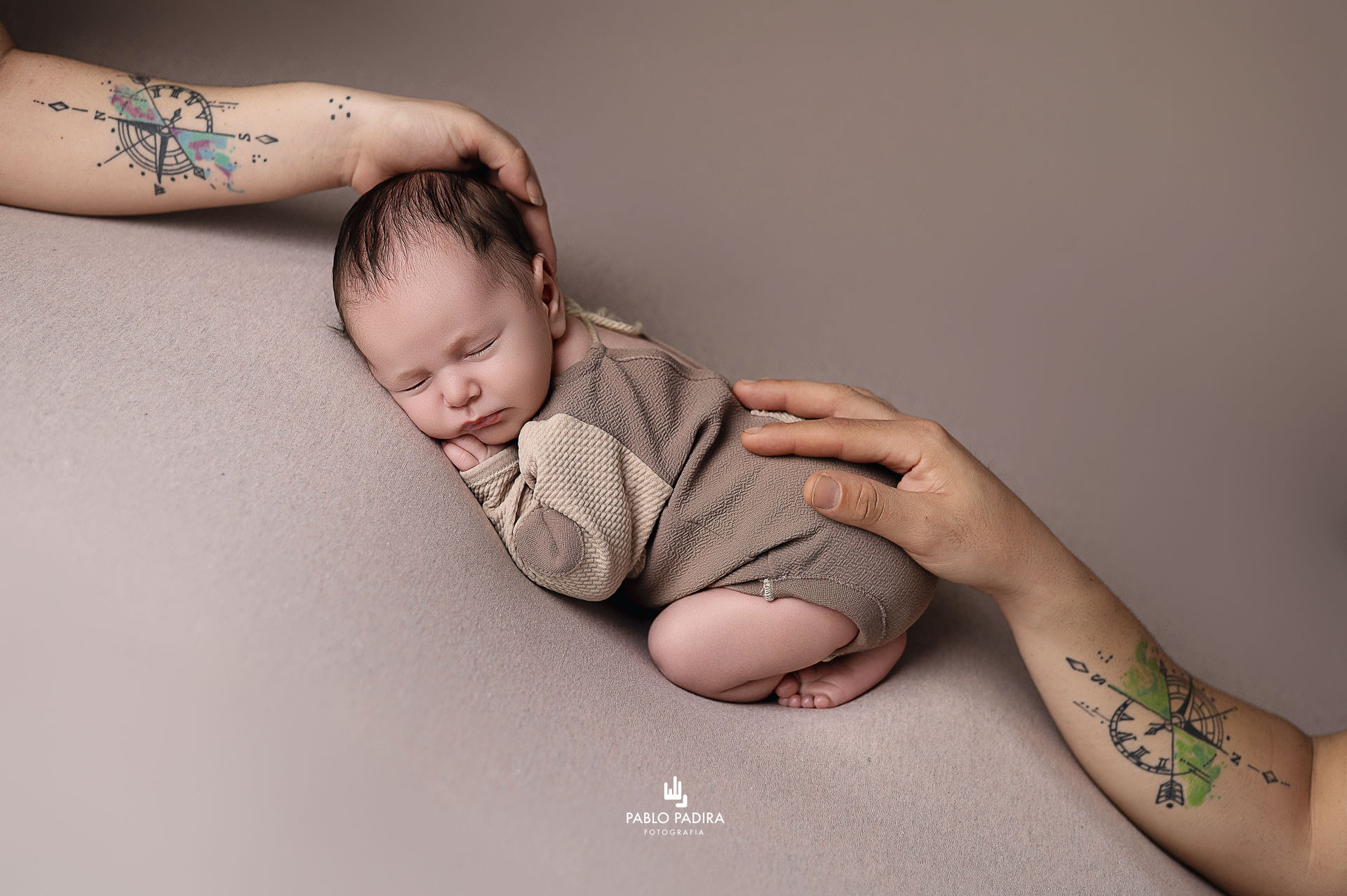 detalle manos recién nacido fotografia newborn Cádiz